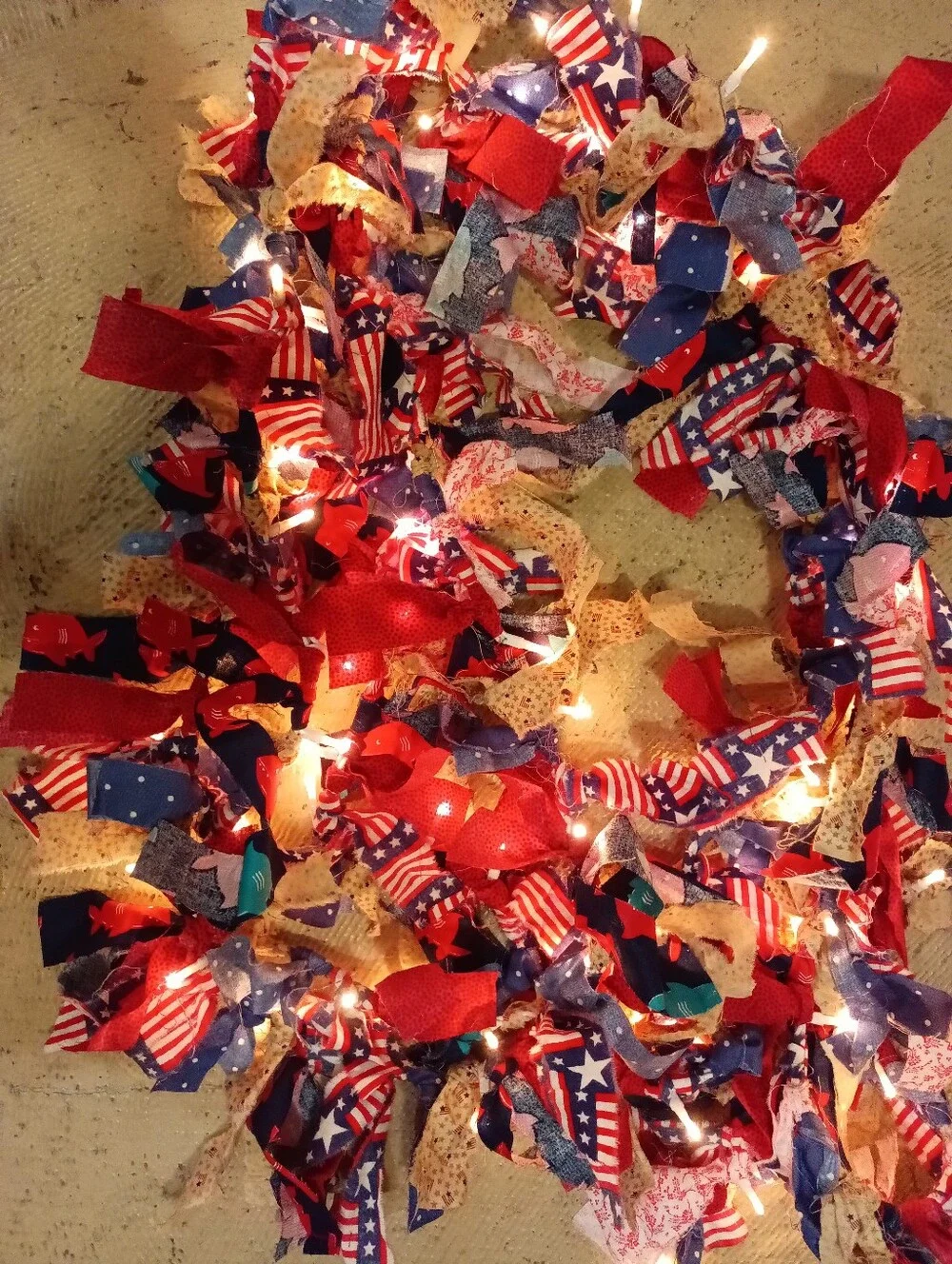Lighted Americana Garland Plug In 100 Strand Seed Lights (Mini)